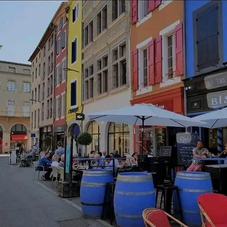 T3 Avec Terrasse * カルカソンヌ